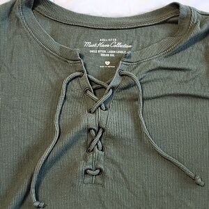 Hollister Green T-Shirt Size Small